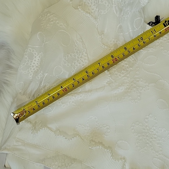 Women's White Lace Top - Picture 12 of 16